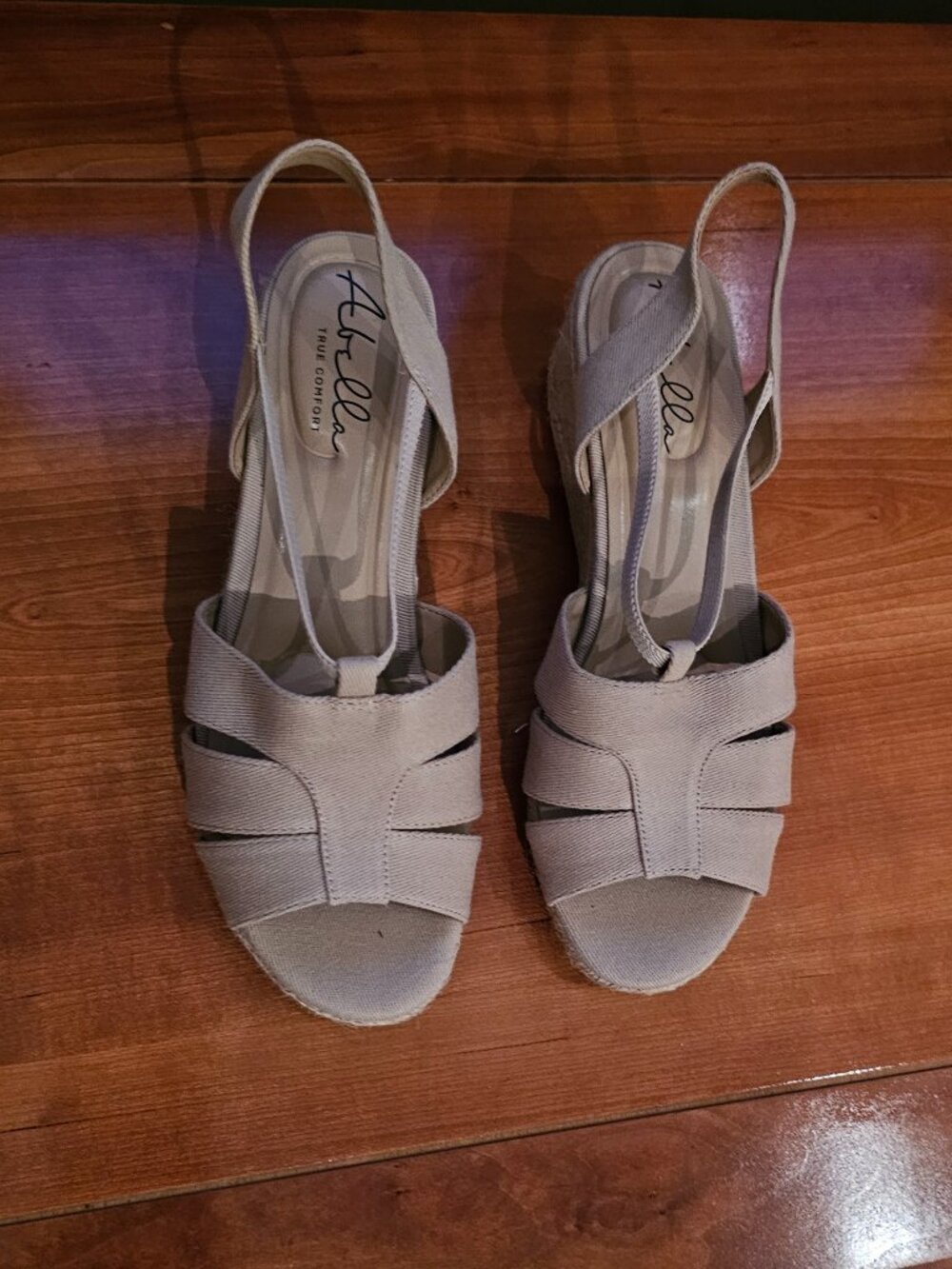 Womens Abella True Comfort Nude Slingback Sandals with 2" heel Size 8